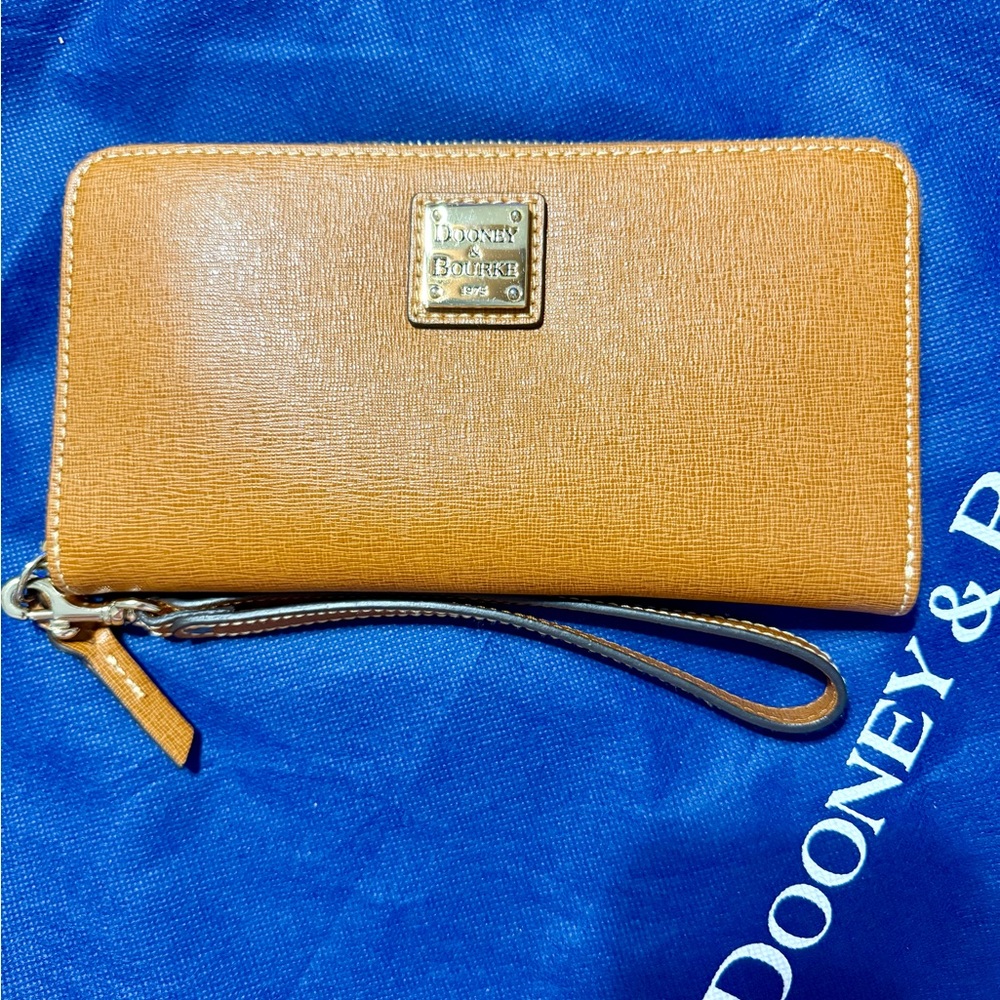 Dooney & Bourke Tan (Natural) Leather Tote w/matching Wallet - Picture 15 of 15